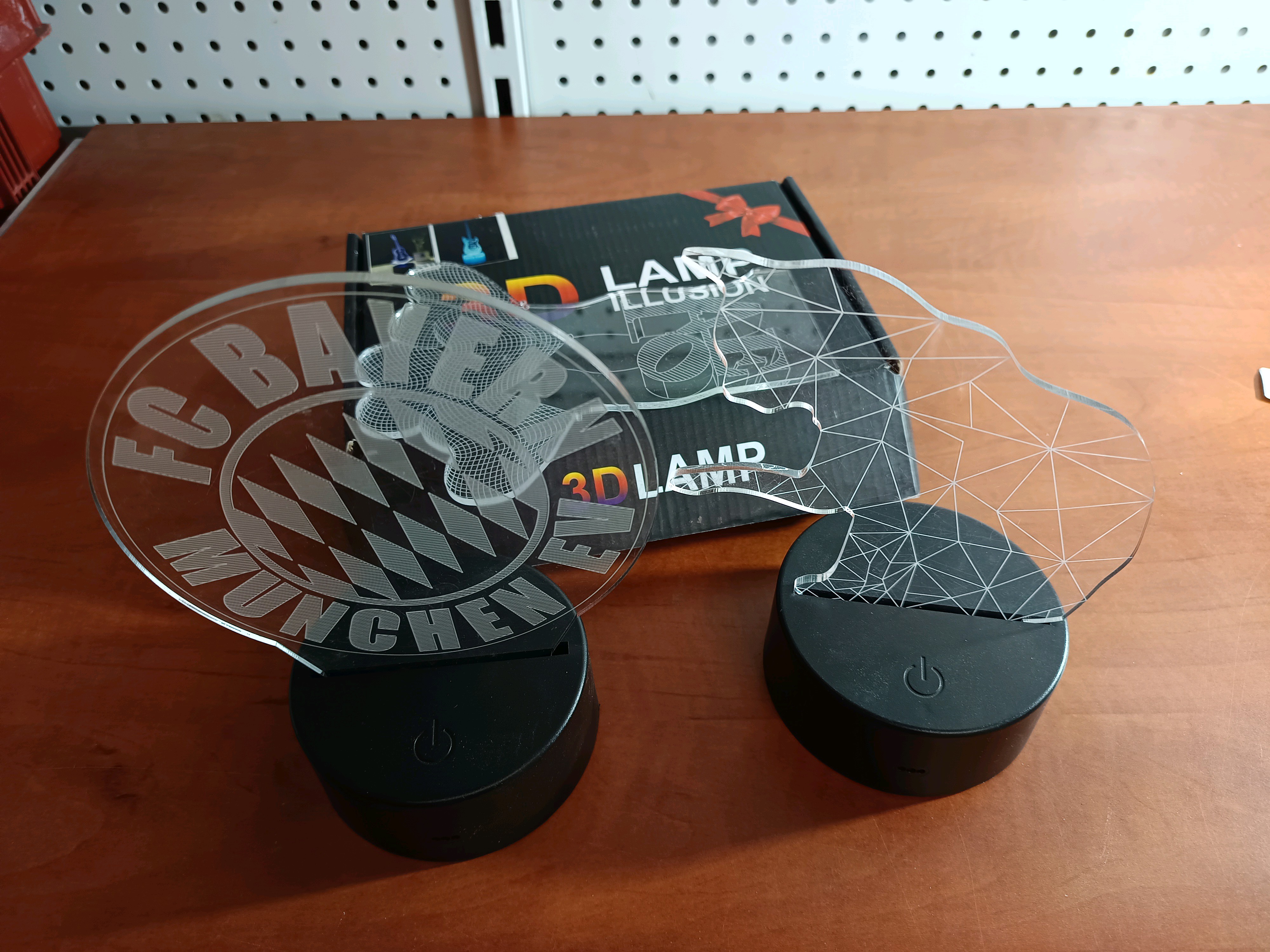 Lot de 2 lampes LED 3D illusion FC Bayern München + voiture