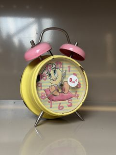 Réveil double cloche Tweety (Looney Tunes) en métal jaune et rose