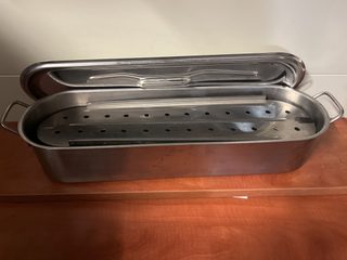 Poissonnière ovale avec couvercle et panier perforé