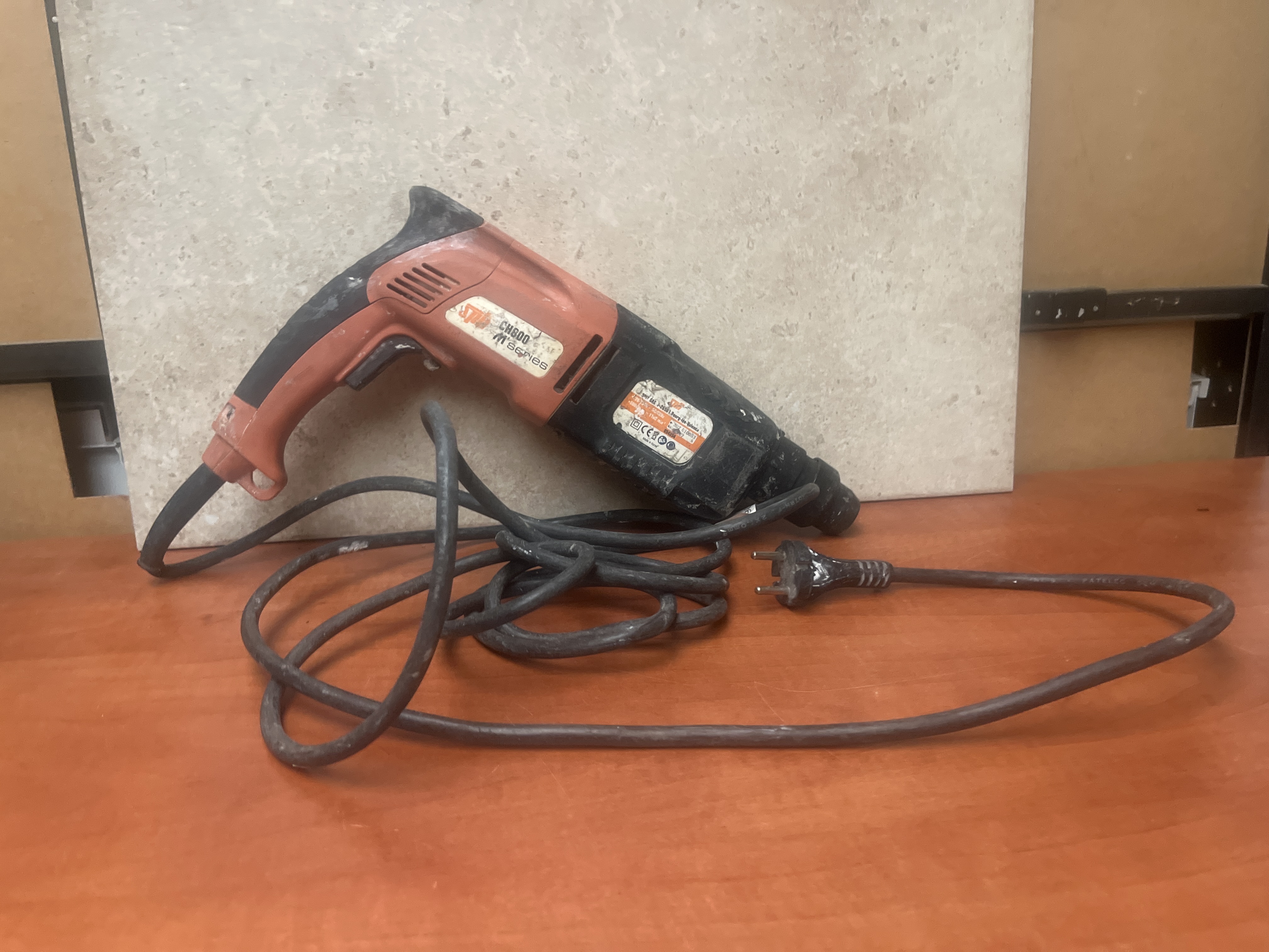 Marteau perforateur filaire