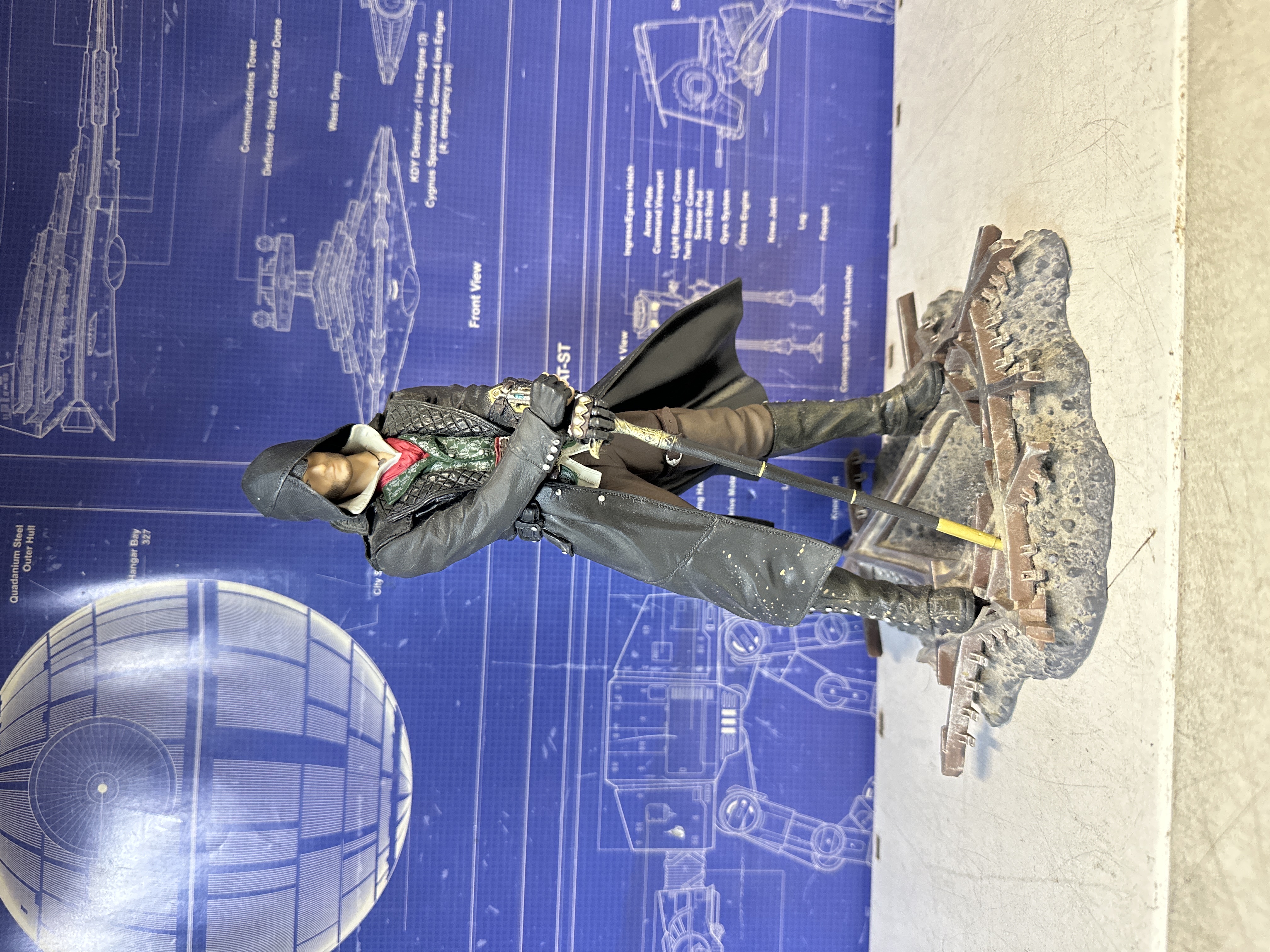 Figurine Assassin’s Creed Syndicate Jacob Frye sur socle