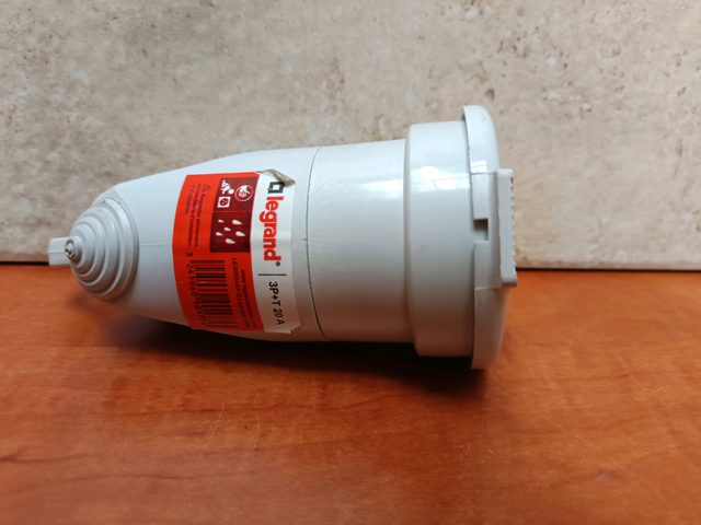 Prolongateur 3P+T 20A 400V avec volet de protection - Legrand