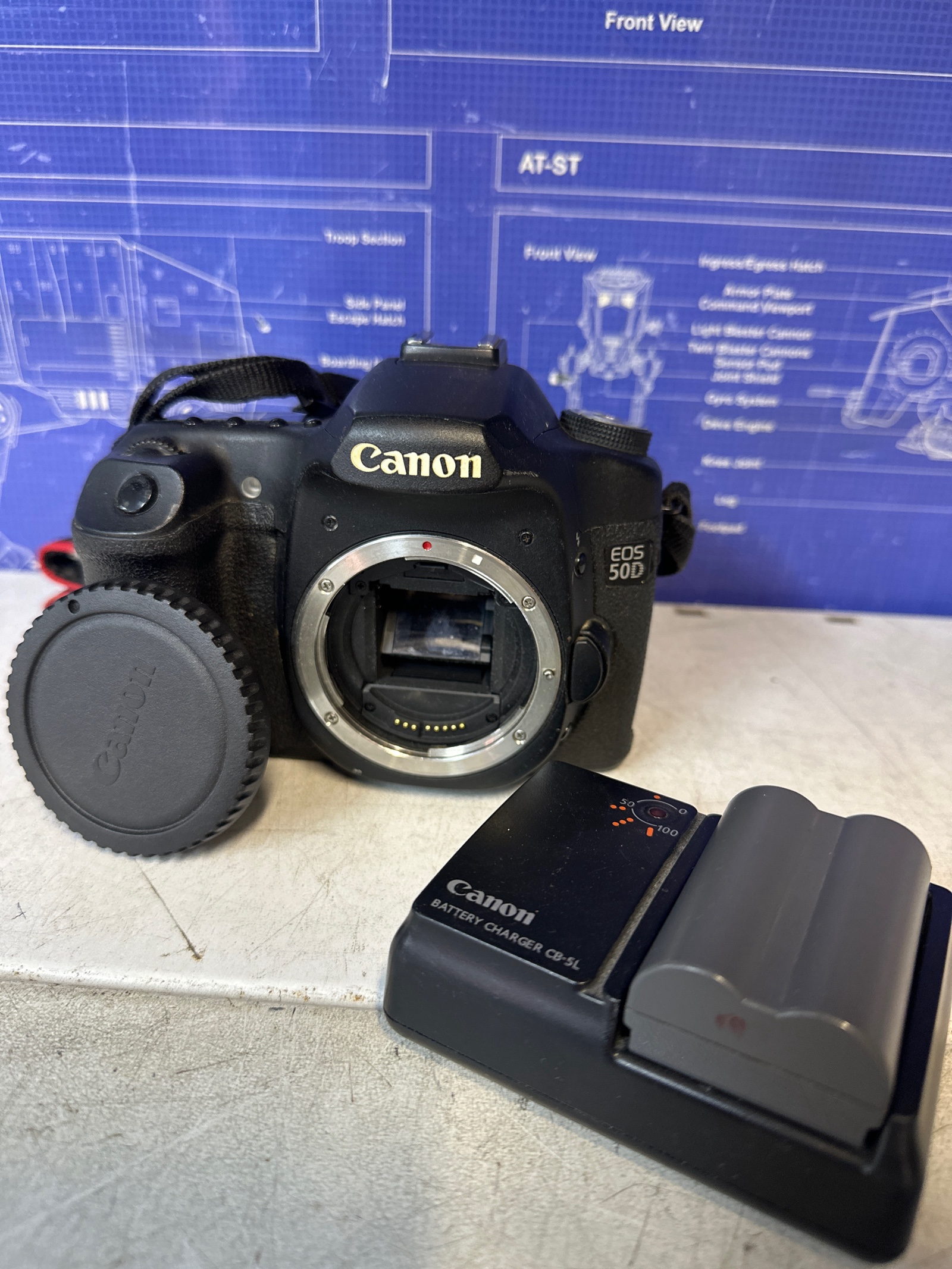 Canon EOS 50D avec batterie et chargeur
