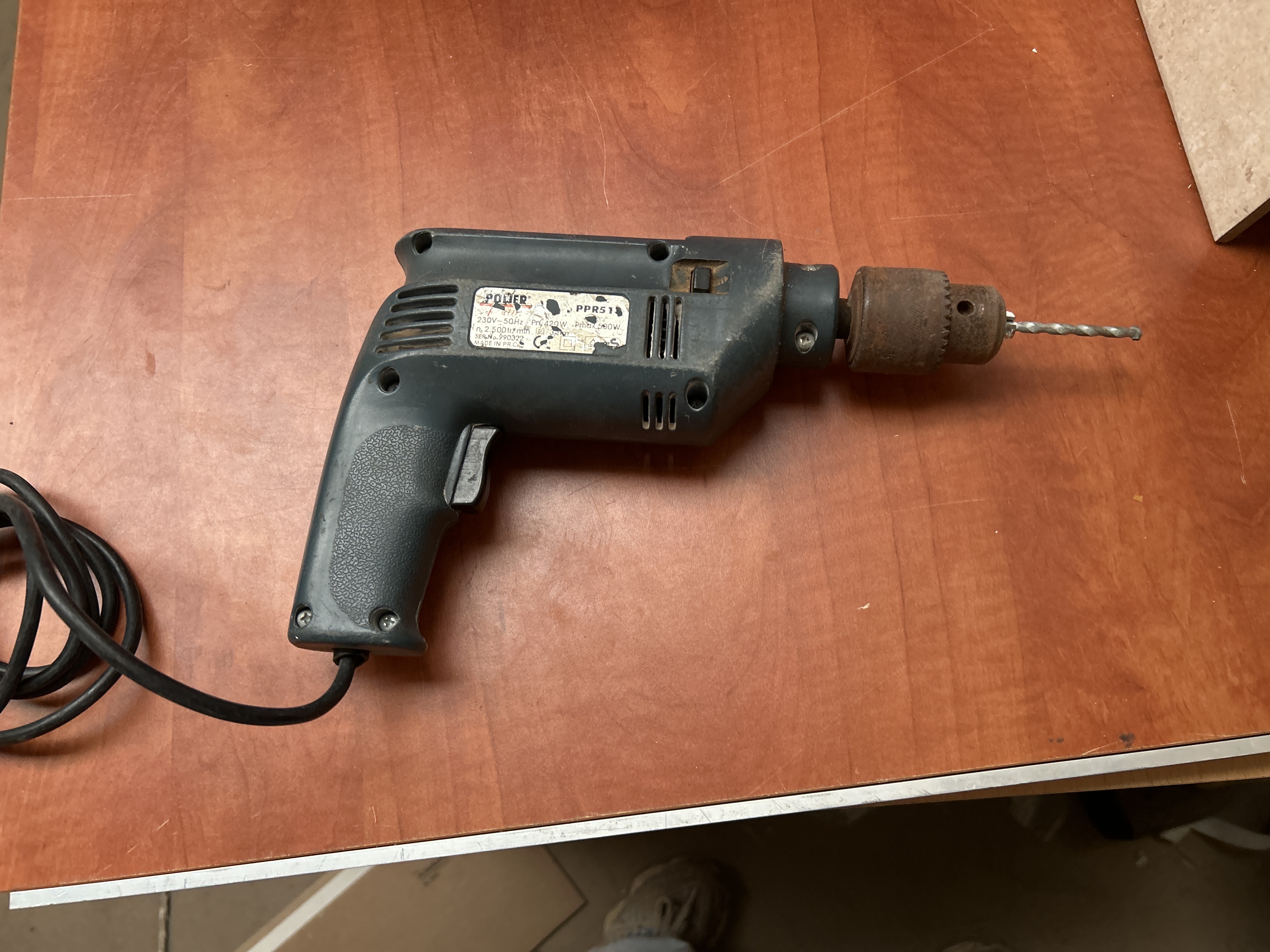 Perceuse électrique filaire avec mandrin à clé