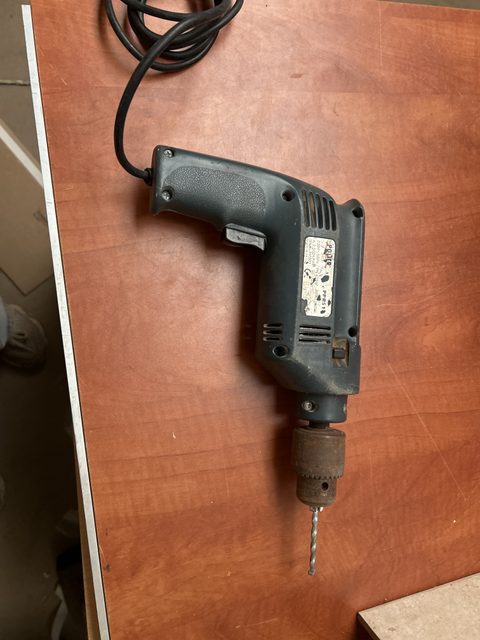 Perceuse électrique filaire avec mandrin à clé