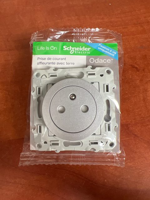 Schneider Electric Odace – Prise de courant affleurante avec terre