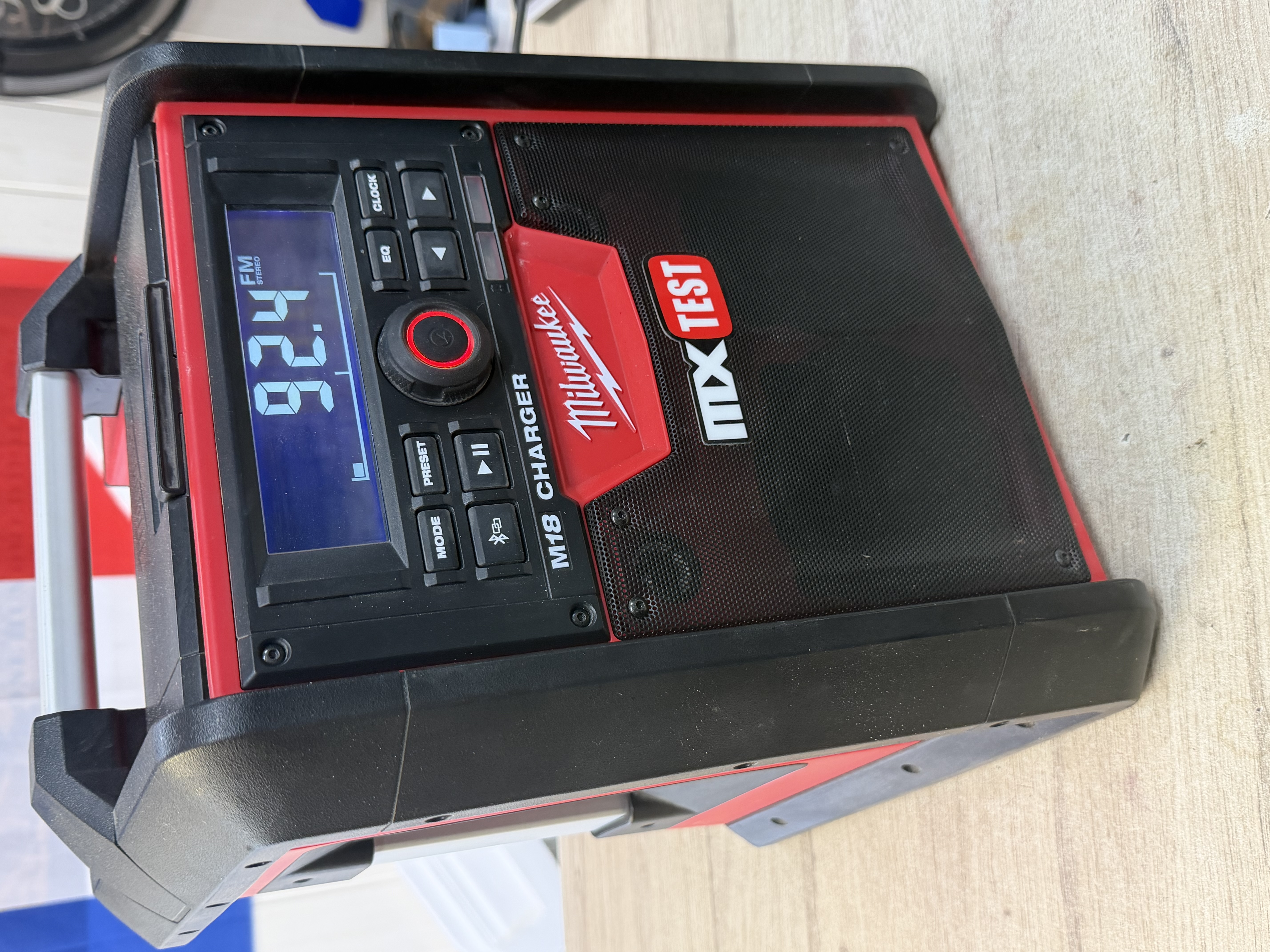 Radio de chantier Milwaukee M18 RC-0 18V avec chargeur intégré