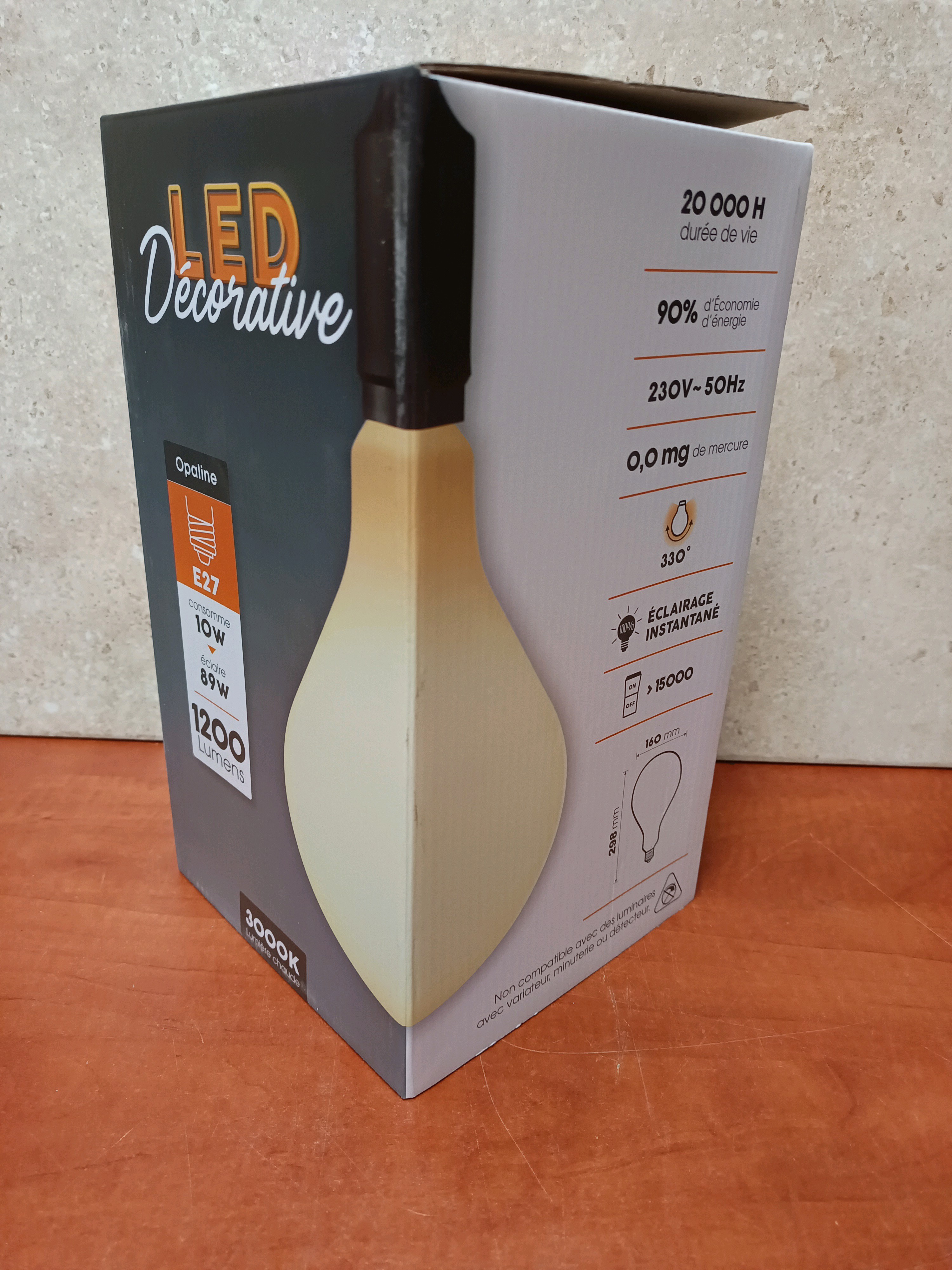 Ampoule LED décorative E27 10W opaline 1200 lm 2000K