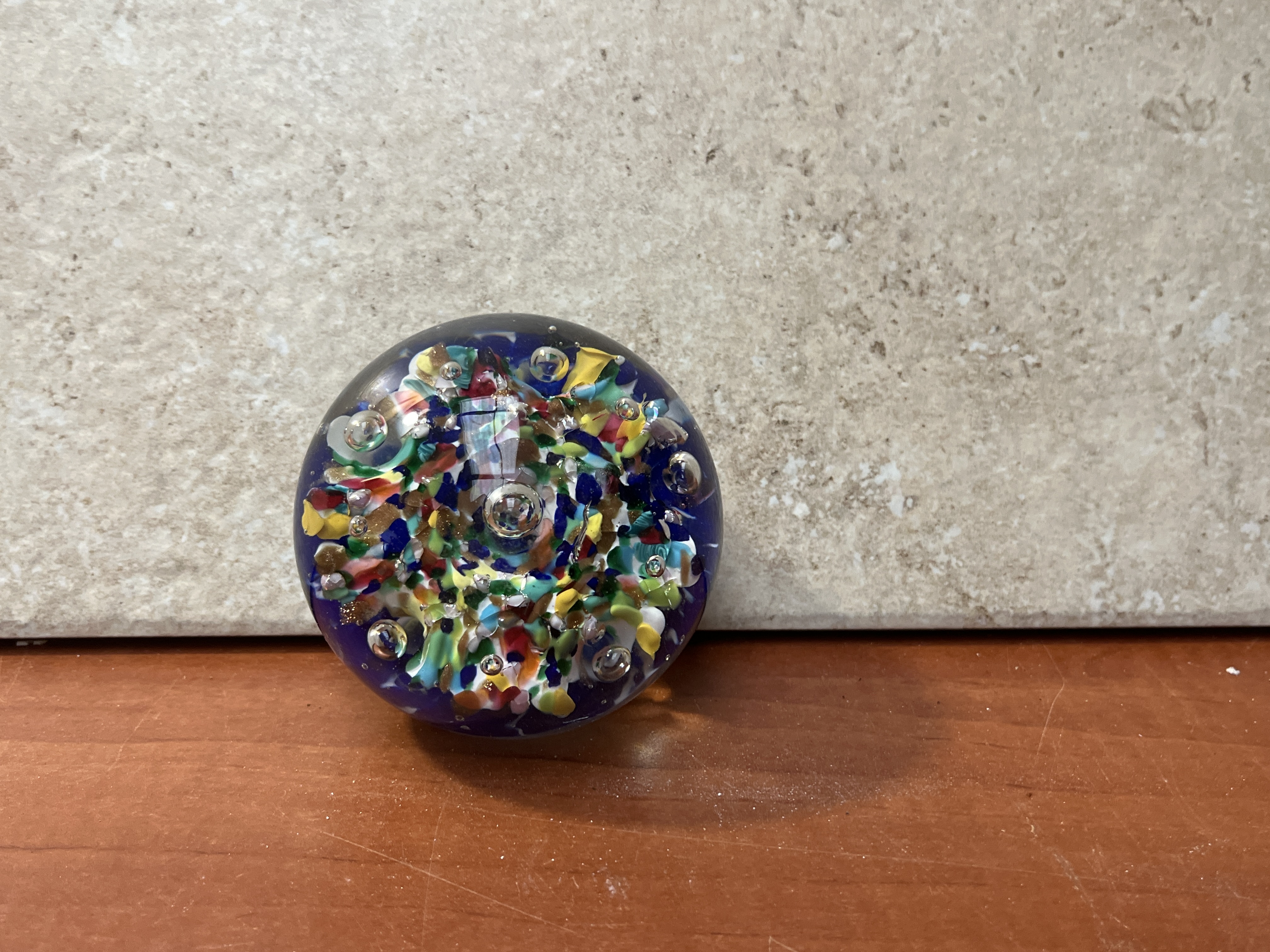Presse-papier en verre multicolore