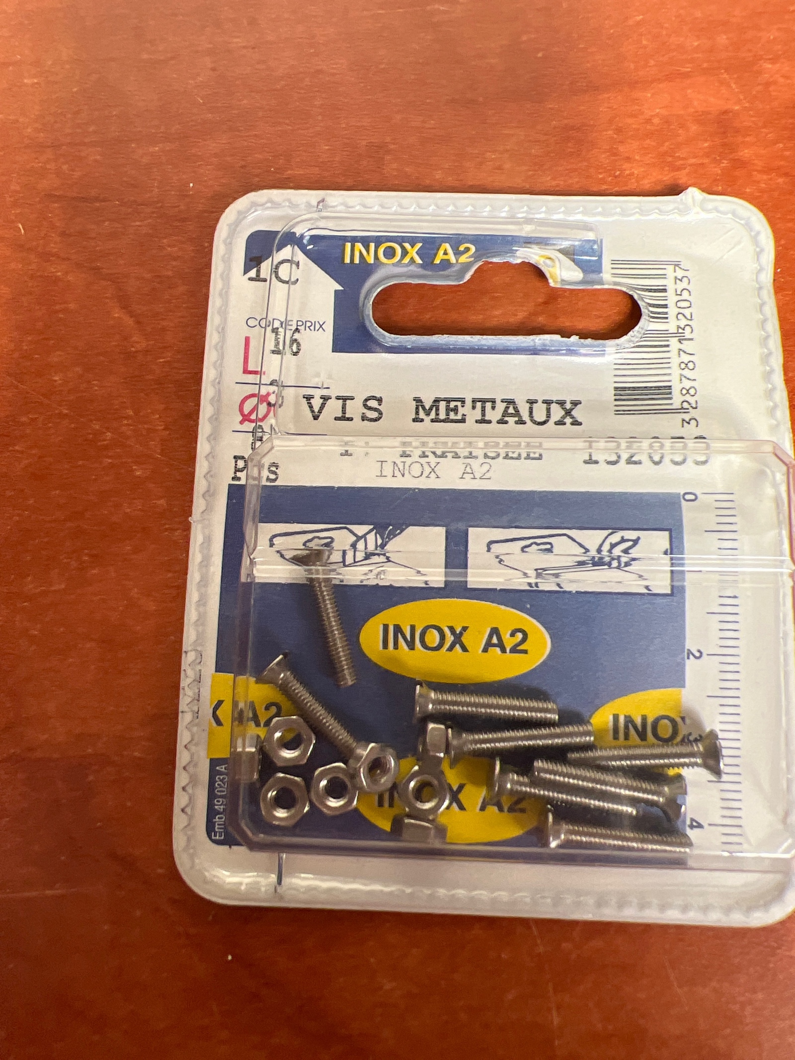 Vis métaux inox A2, longueur 16 mm, avec rondelles et écrous