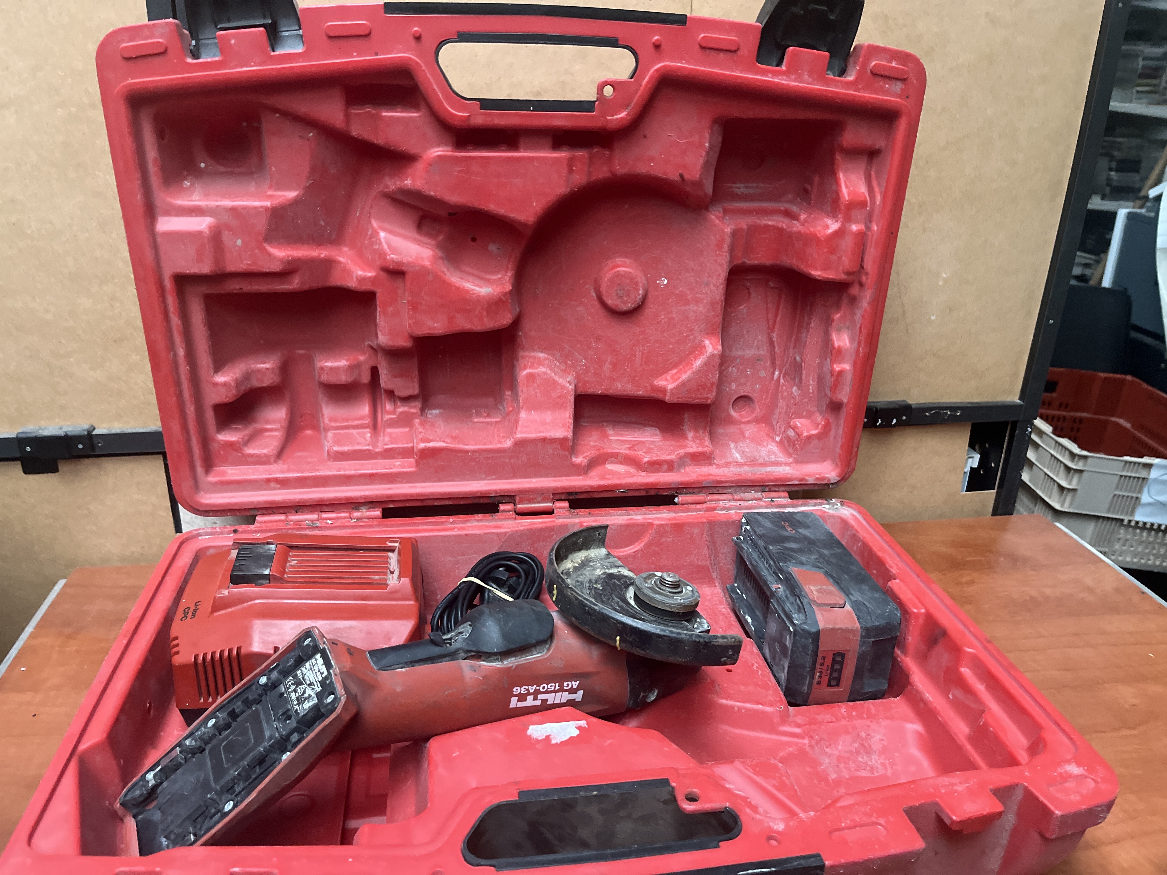 Hilti meuleuse d’angle sans fil 22V avec coffret, 2 batteries et chargeur