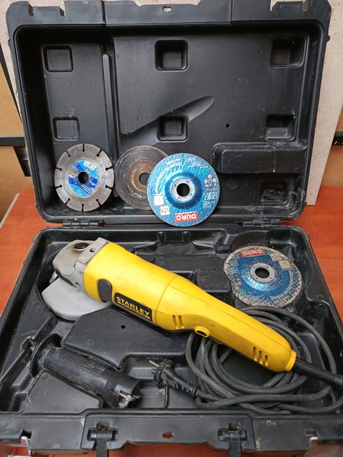 Stanley Fatmax FMEG222 meuleuse d’angle 125 mm 1200 W avec coffret et disques