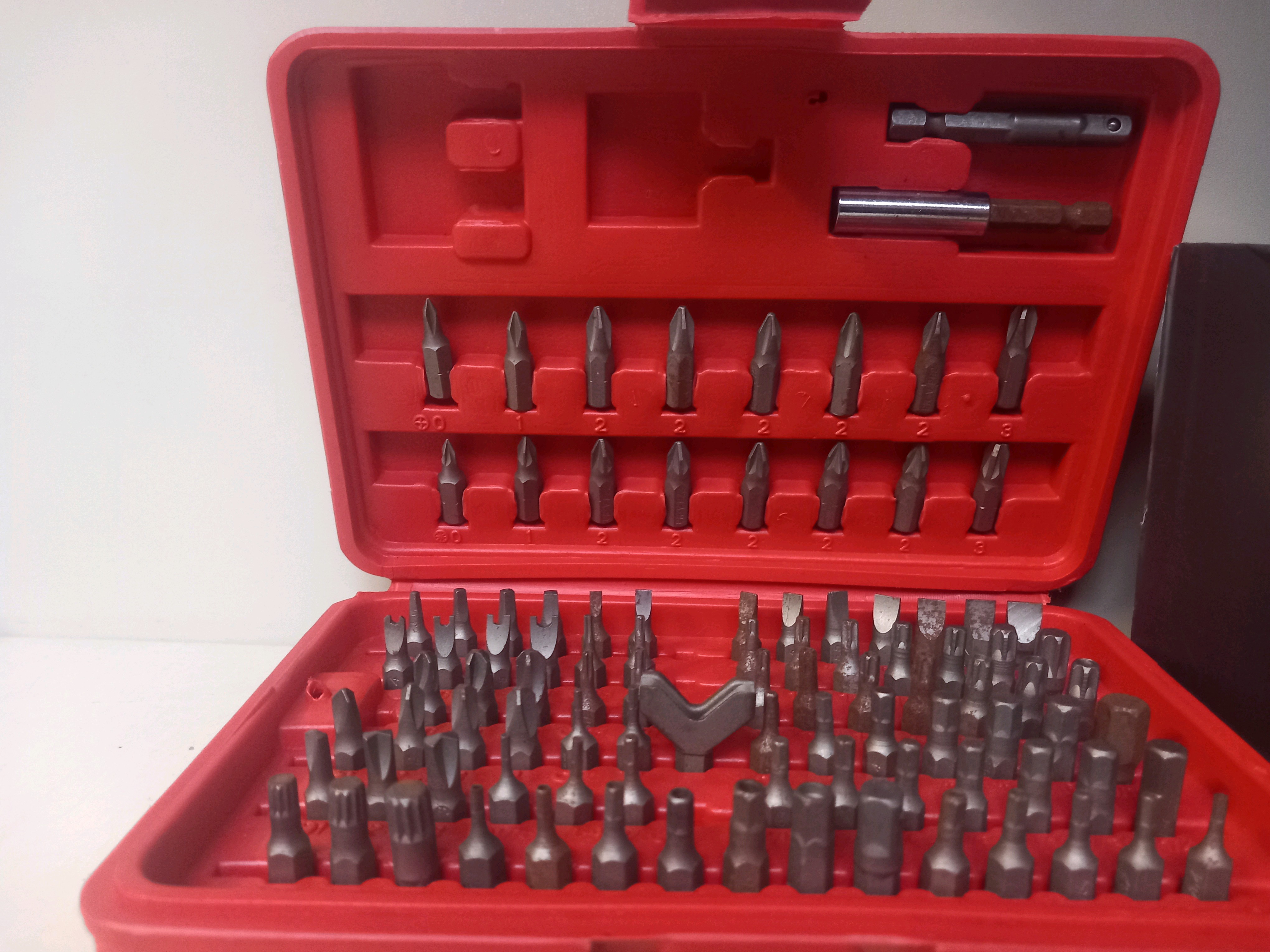 Coffret d’embouts de vissage pour tournevis/perceuse avec porte-embouts (boîte rouge)