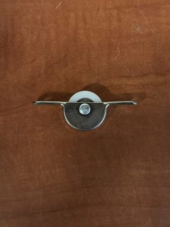 Roulette de porte coulissante avec support métallique
