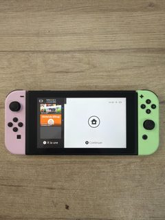 Console Nintendo Switch avec Joy-Con néon rose et néon vert