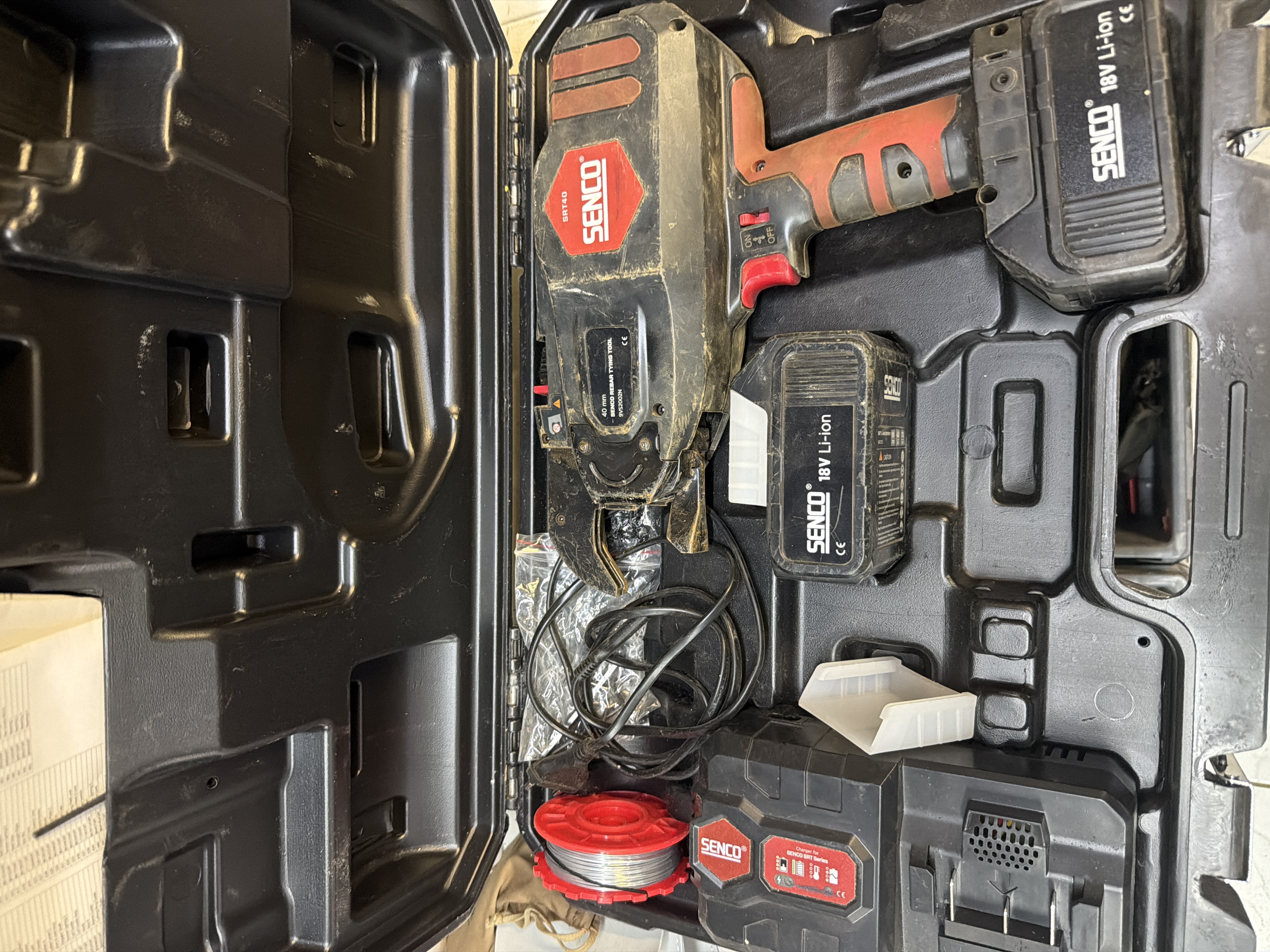 Ligatureuse à ferraille DTS 18V Li‑ion (2 batteries + chargeur) en valise