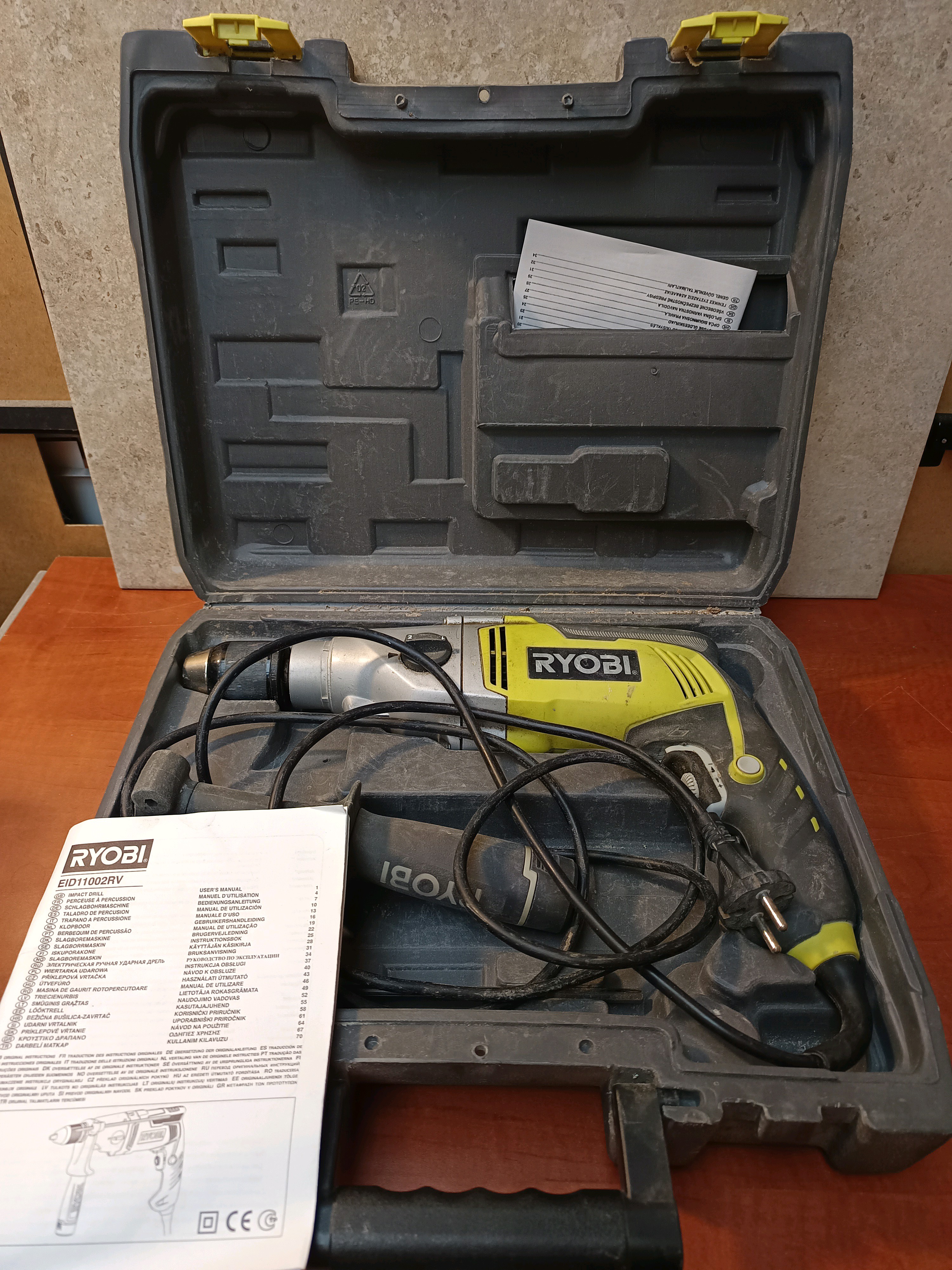 Ryobi EID11002RV perceuse à percussion filaire avec coffret