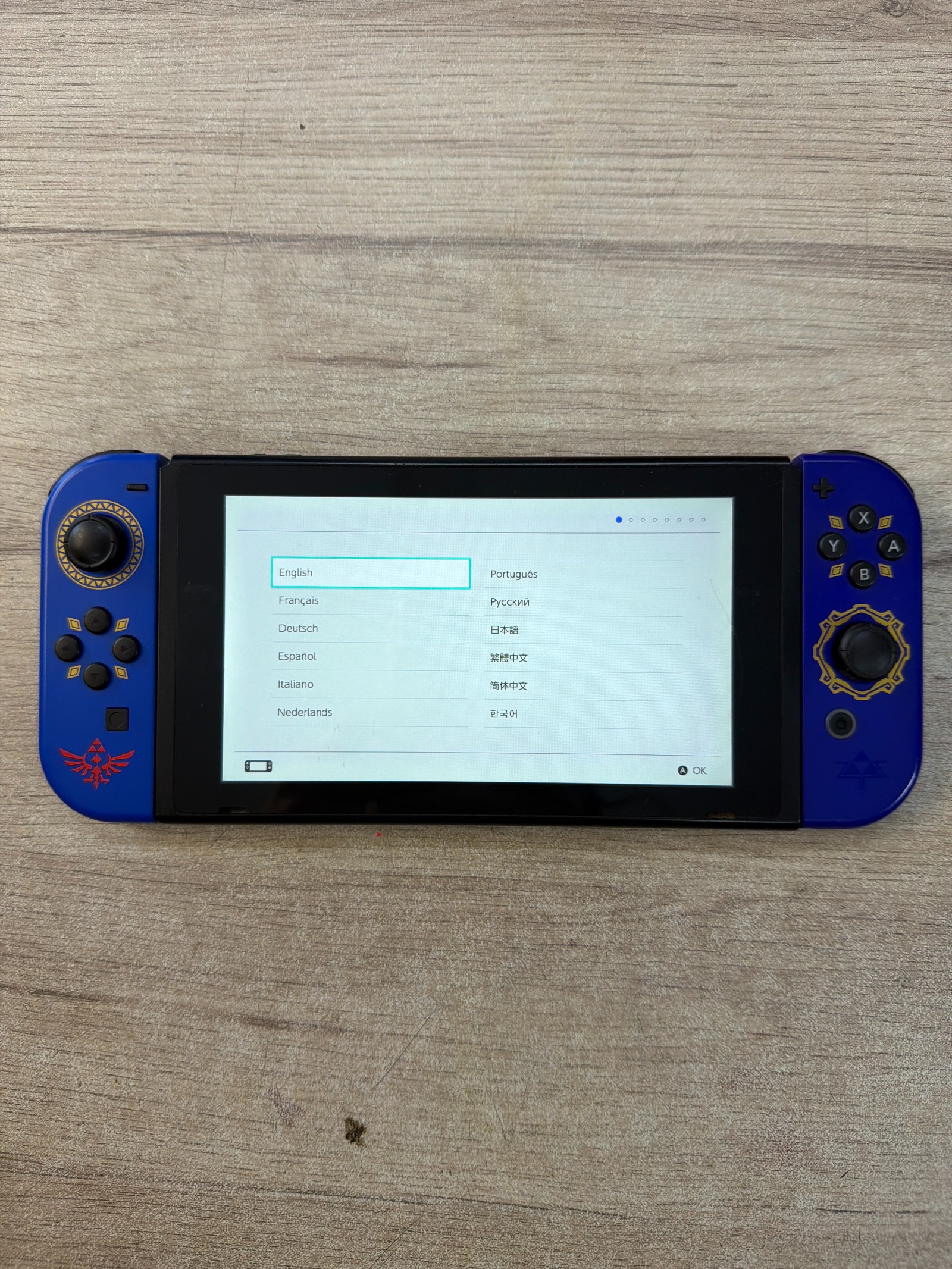 Nintendo Switch (console) avec manettes bleues thème Zelda (tiers)