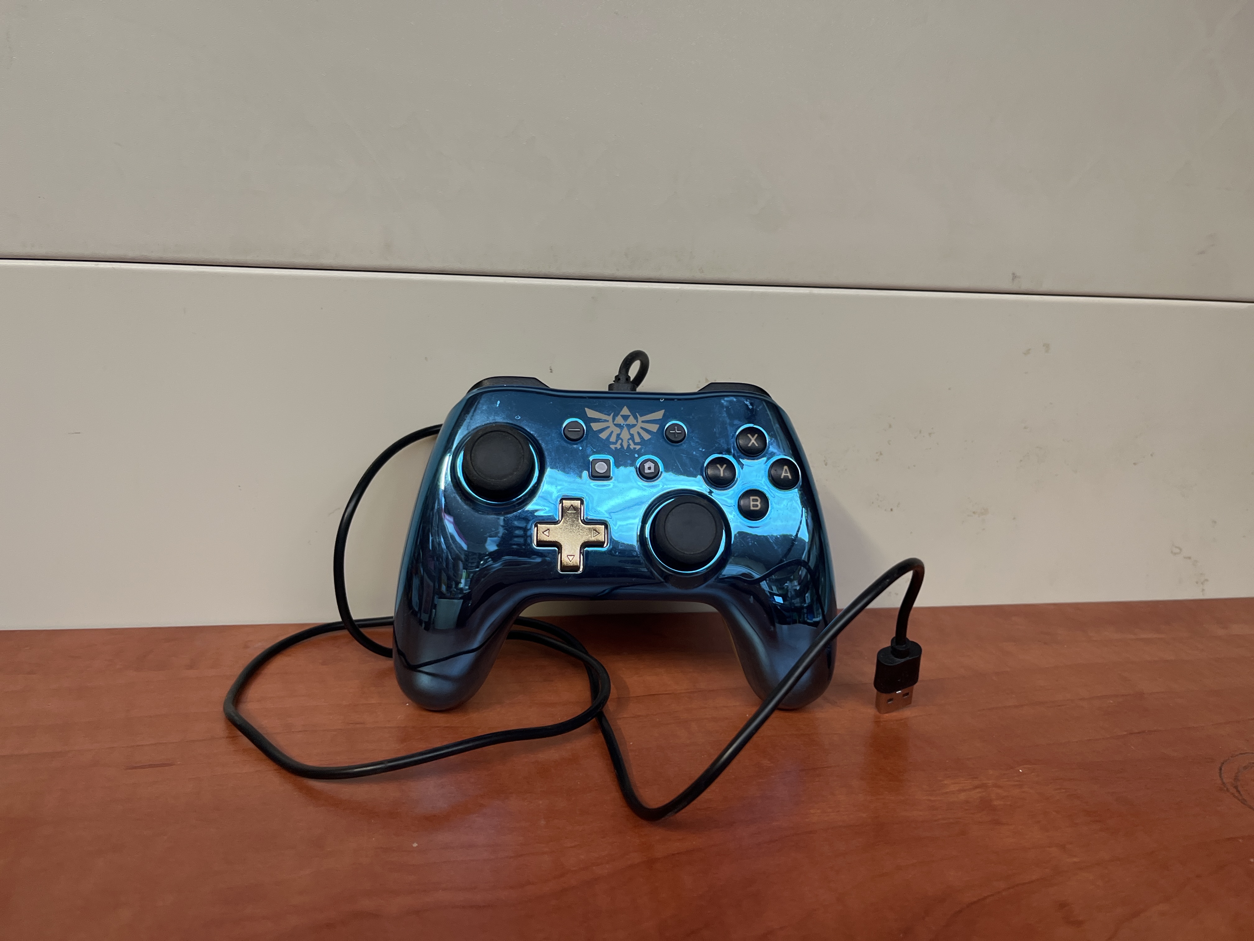 Manette de jeu filaire The Legend of Zelda (bleu métallisé, croix dorée)