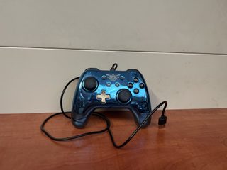 Manette de jeu filaire The Legend of Zelda (bleu métallisé, croix dorée)