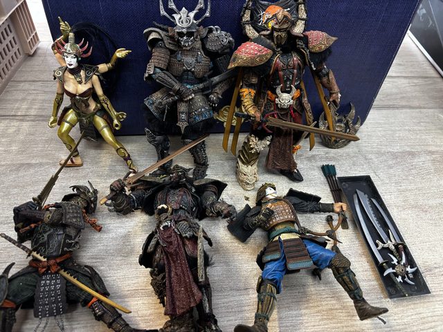 Lot de 6 figurines Mystic Legions