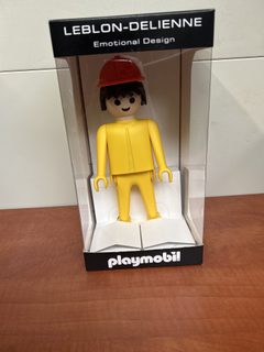 Figurine Playmobil x Leblon-Delienne Emotional Design - jaune, chapeau rouge