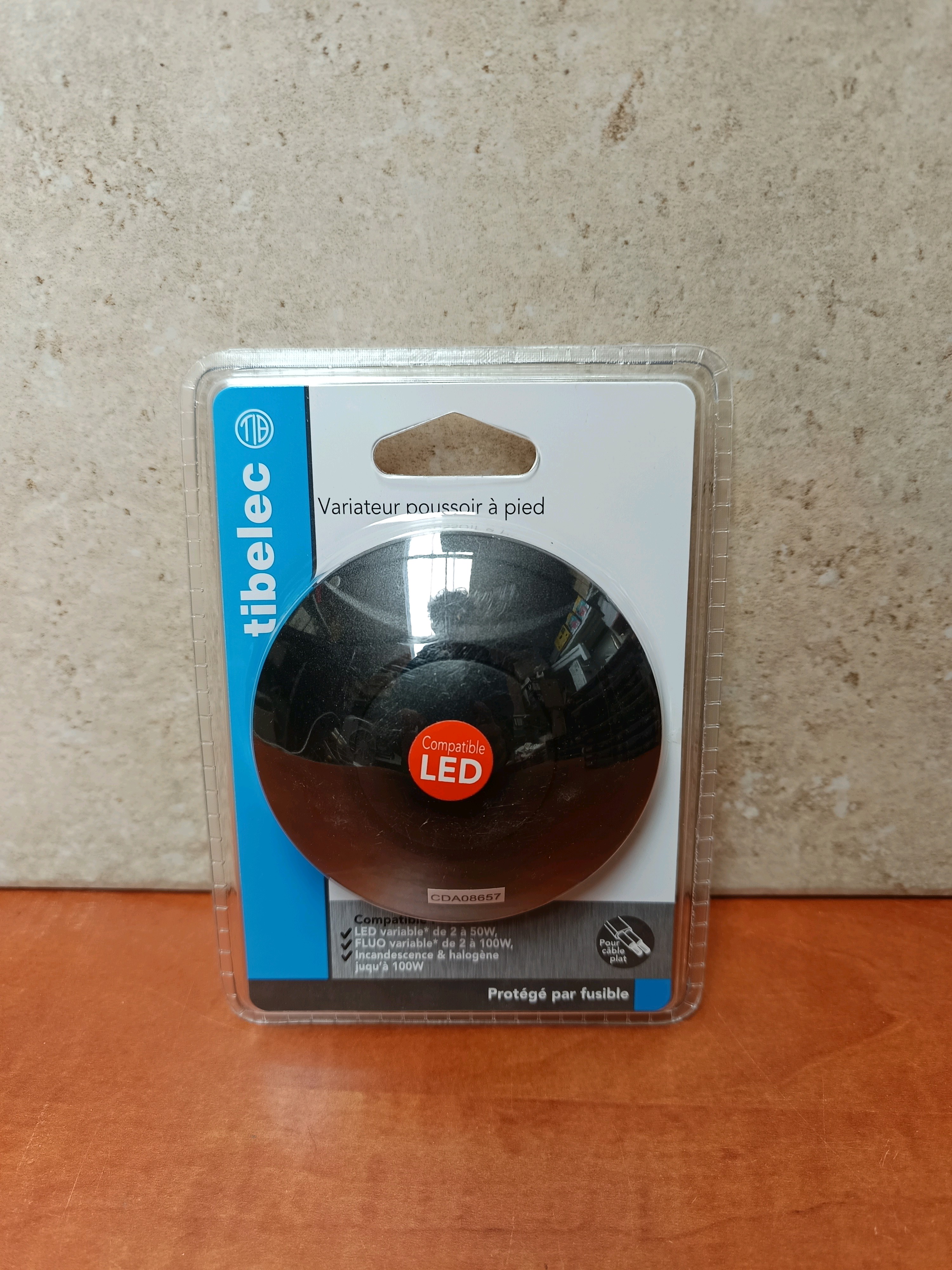 Tibelec variateur poussoir à pied compatible LED - Noir