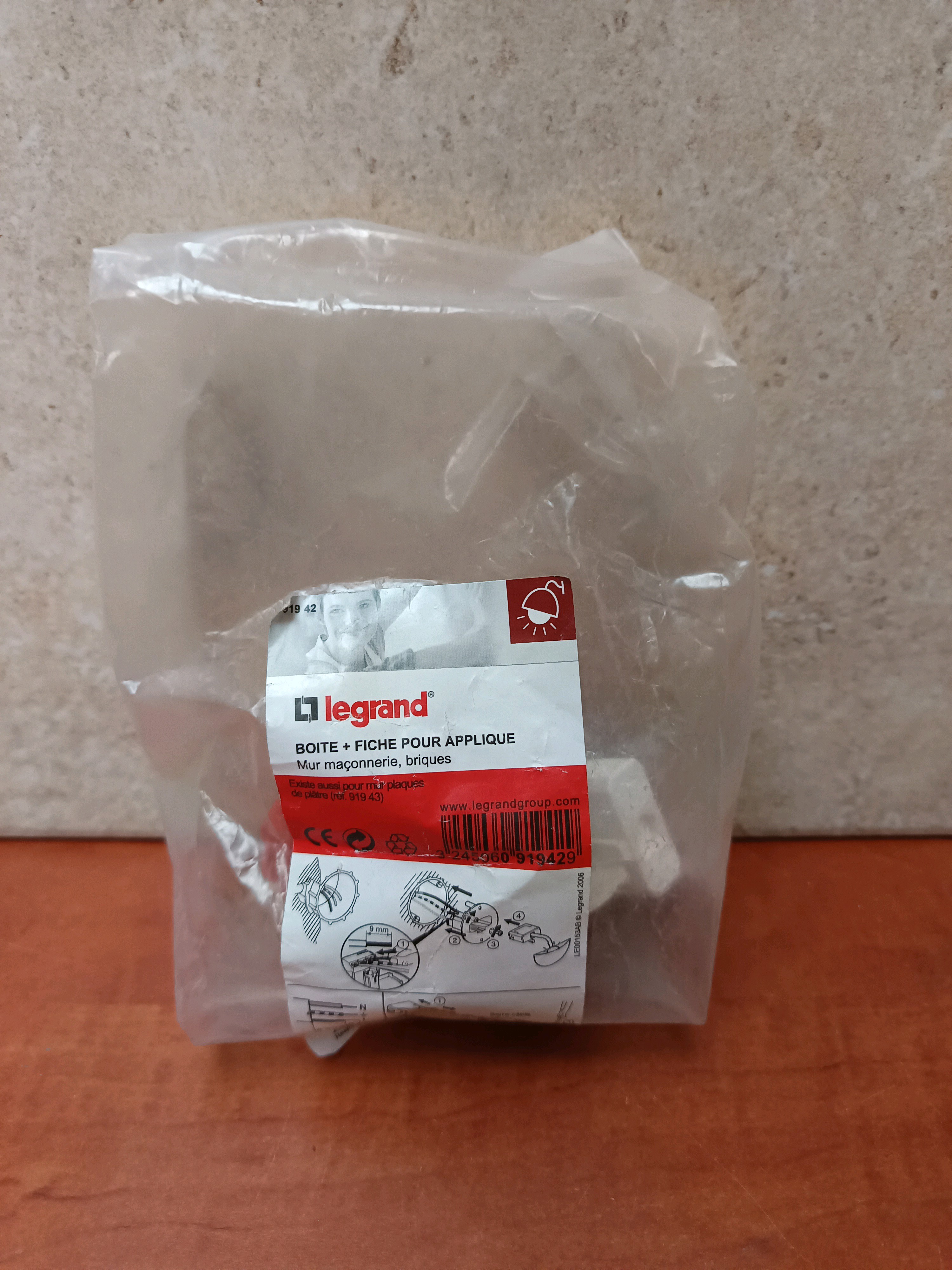 Legrand Boîte + fiche pour applique (pour maçonnerie, briques)