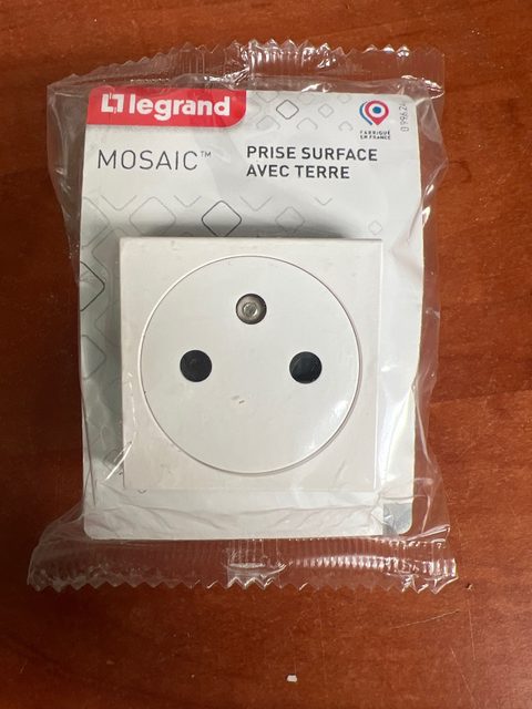 Legrand Mosaic - Prise de surface avec terre
