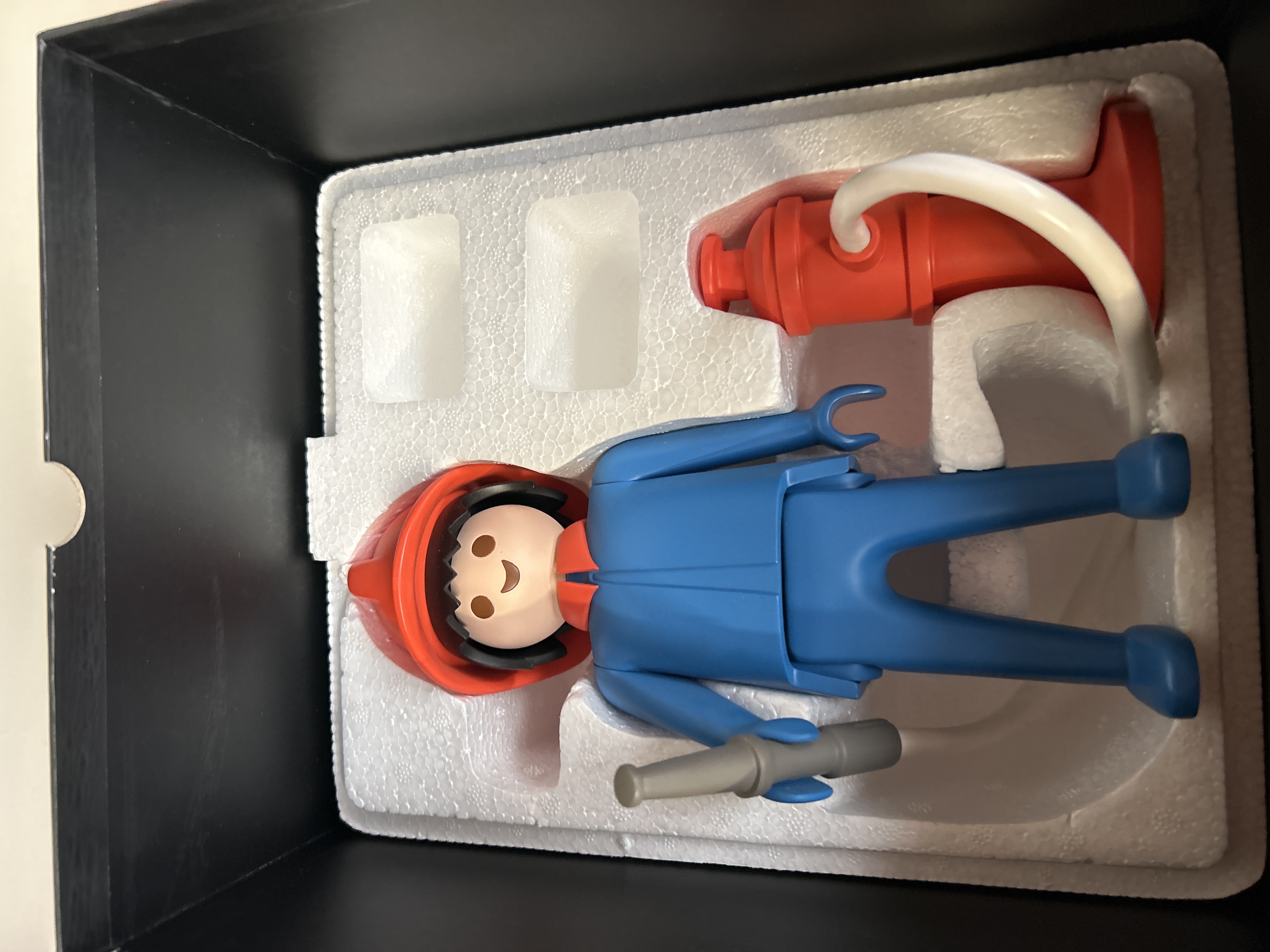 Playmobil figurine grand format - personnage bleu avec chapeau rouge — photo 2