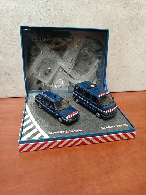 Coffret miniatures Gendarmerie Renault 21 Nevada + Renault Trafic