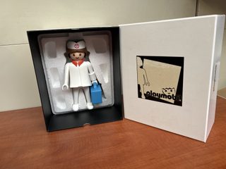 Figurine infirmière en boîte avec valisette bleue