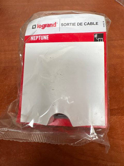 Legrand Neptune sortie de câble