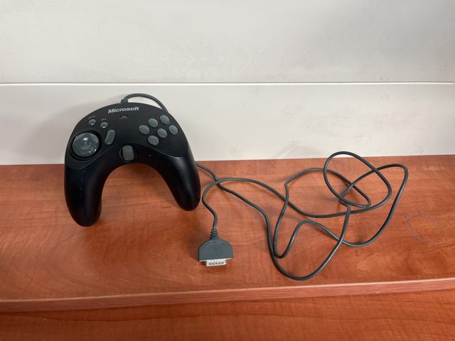 Microsoft SideWinder Game Pad (gameport)