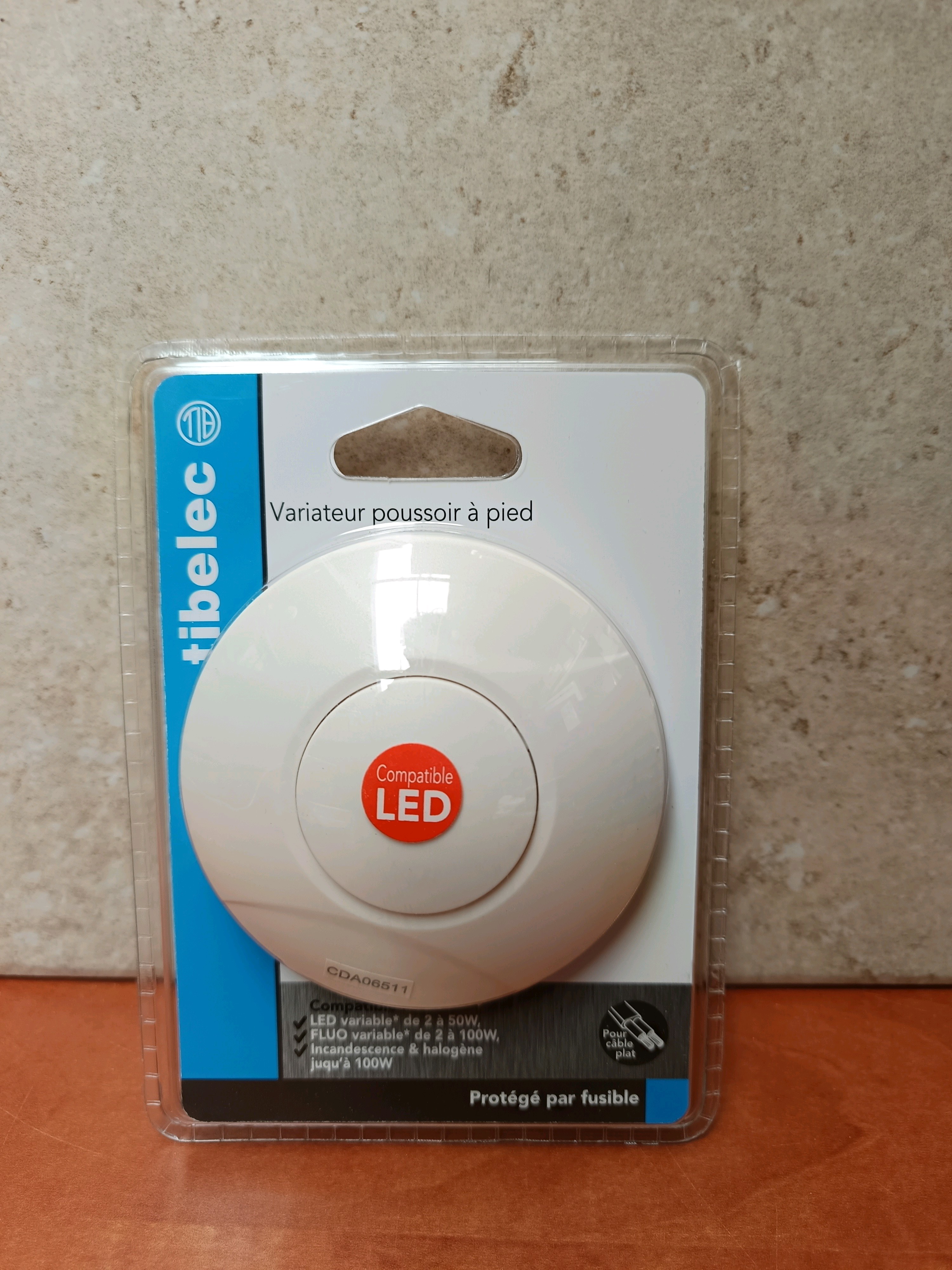 Tibelec Variateur poussoir à pied compatible LED