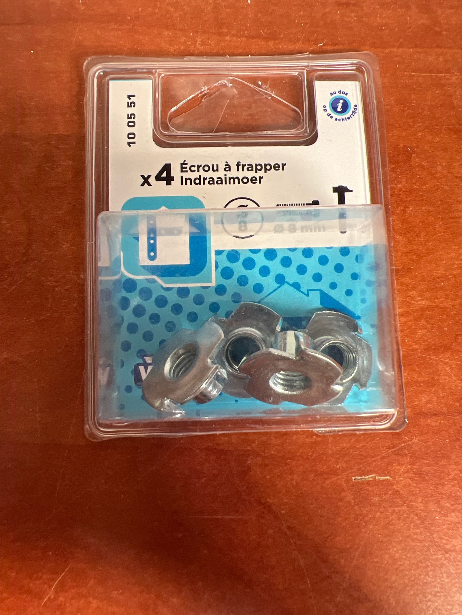 Écrous à frapper (x4)