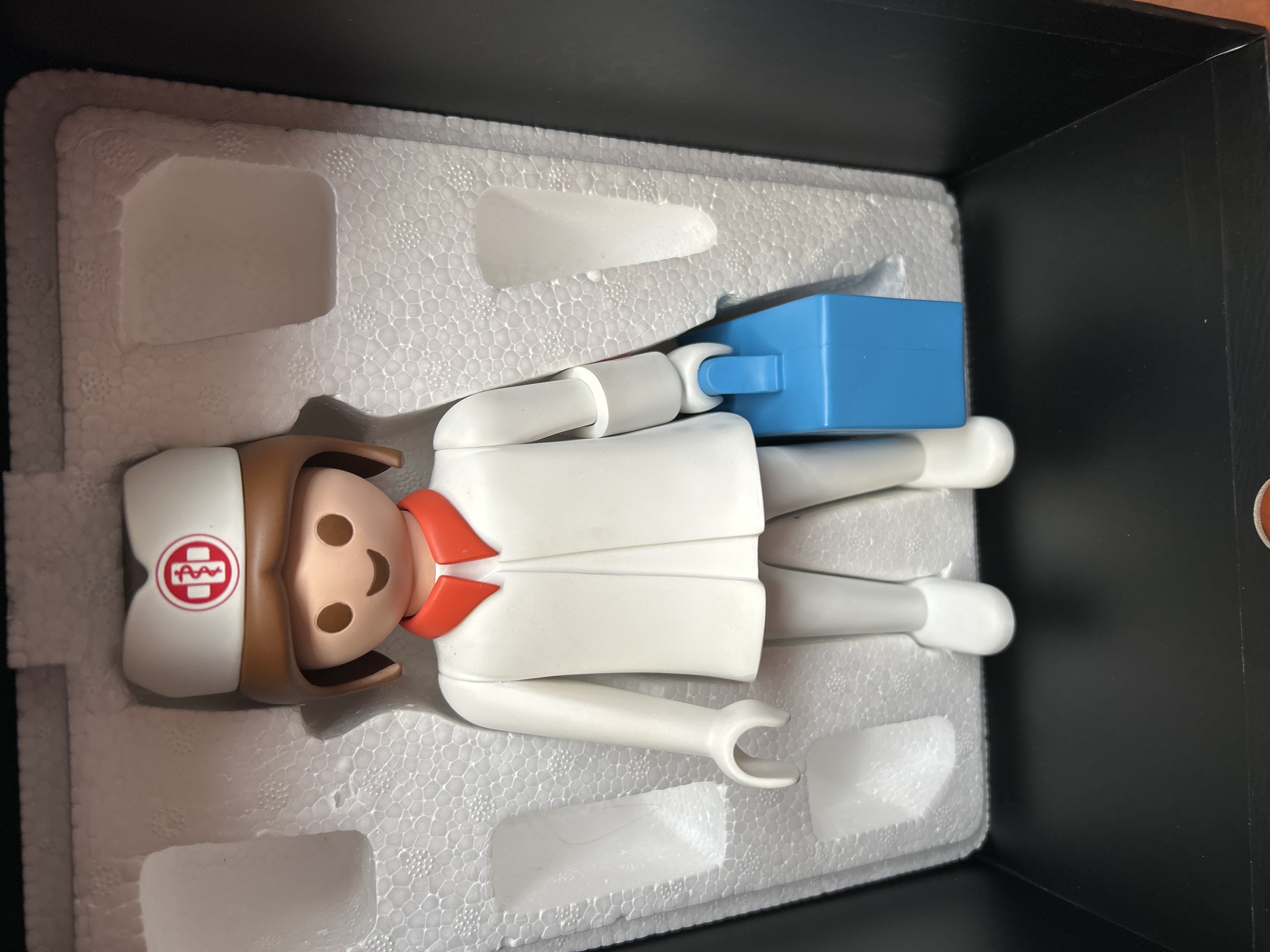Figurine infirmière en boîte avec valisette bleue — photo 2