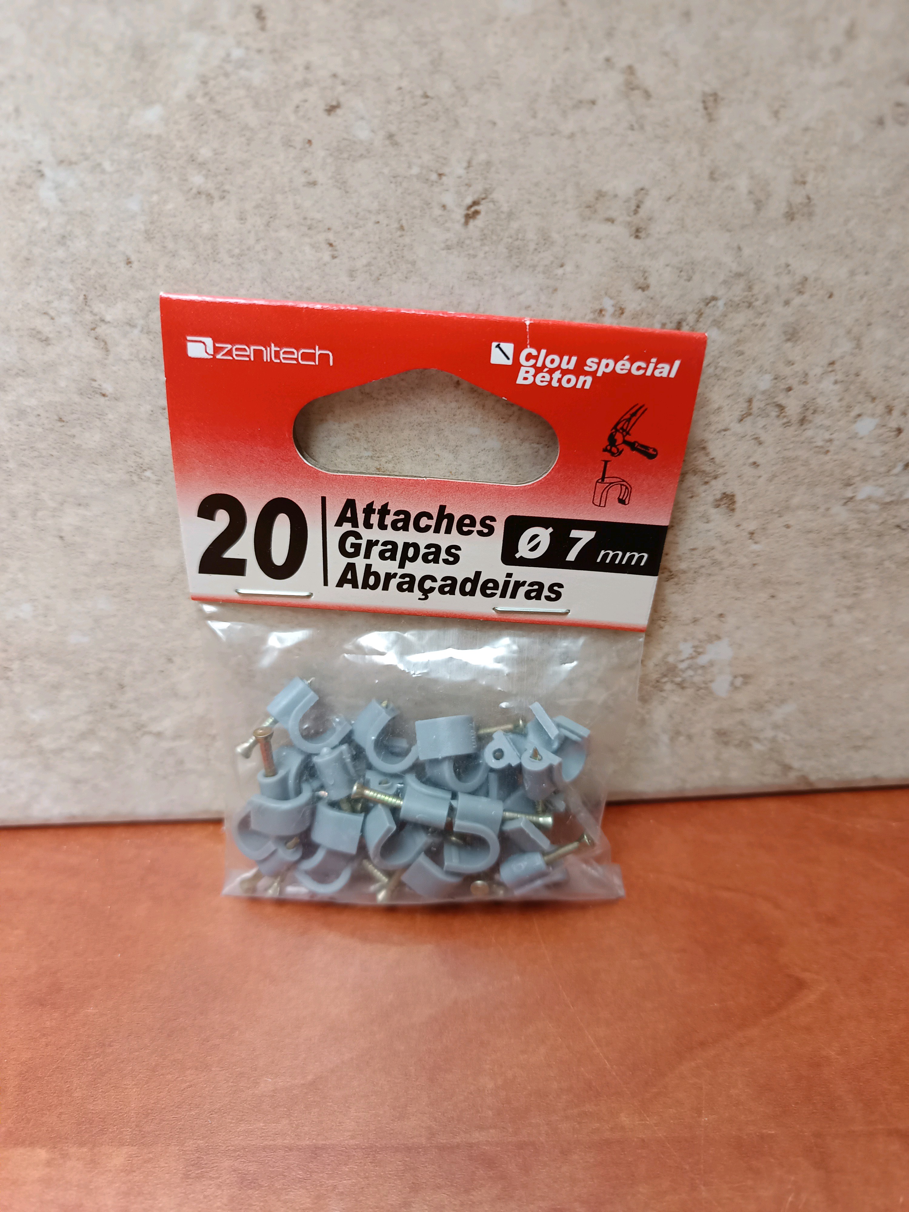 Zentech attaches pour câble Ø 7 mm – clou spécial béton (x20)