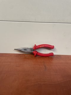Pince à bec long rouge