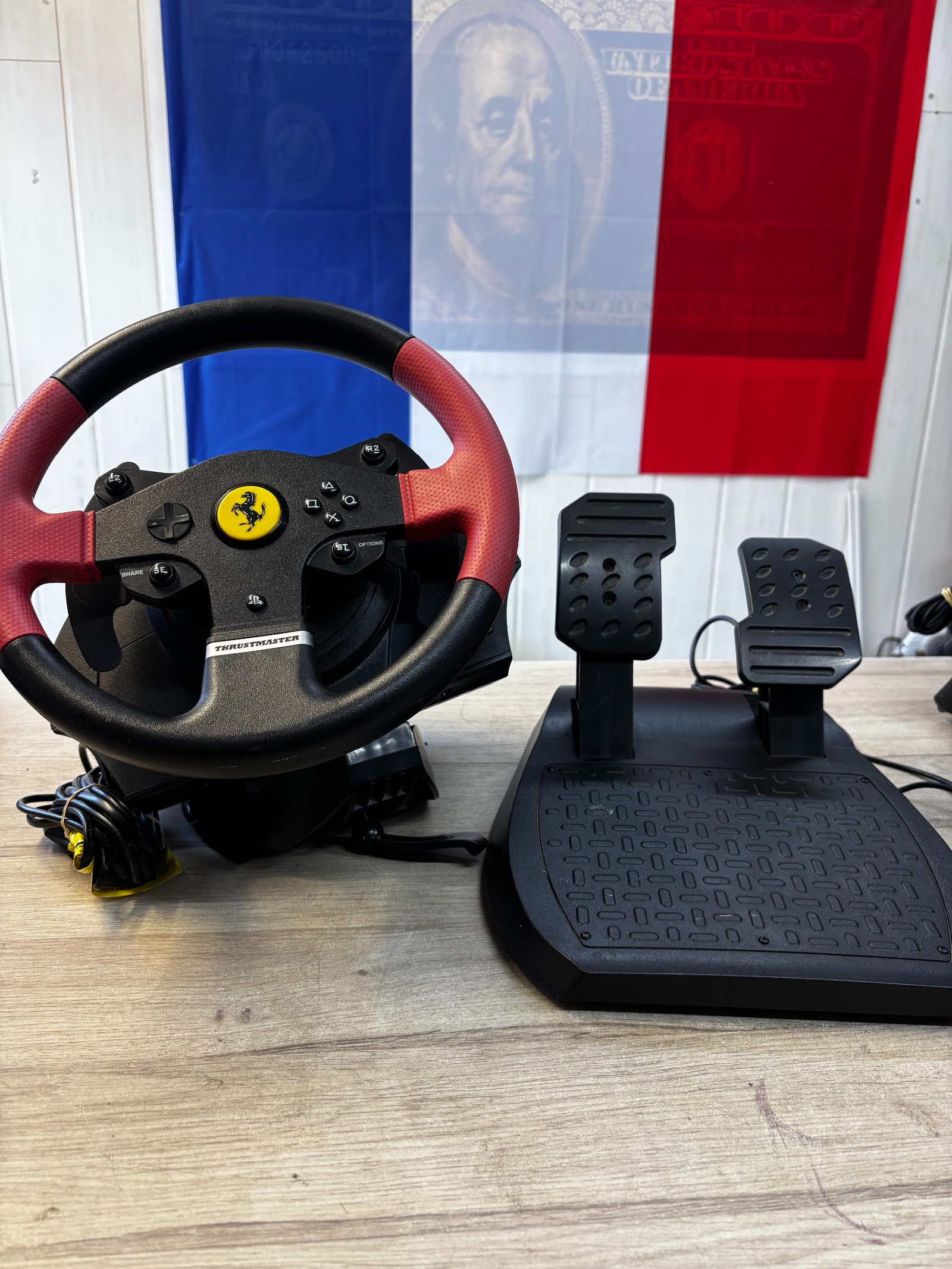 Thrustmaster T150 Ferrari - Volant + pédalier pour PS4/PS3