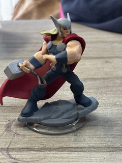 Figurine Thor Marvel avec marteau Mjolnir