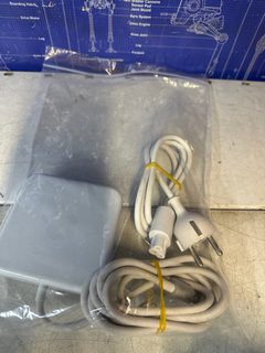 Chargeur Apple pour MacBook (bloc secteur + câble, prise EU)