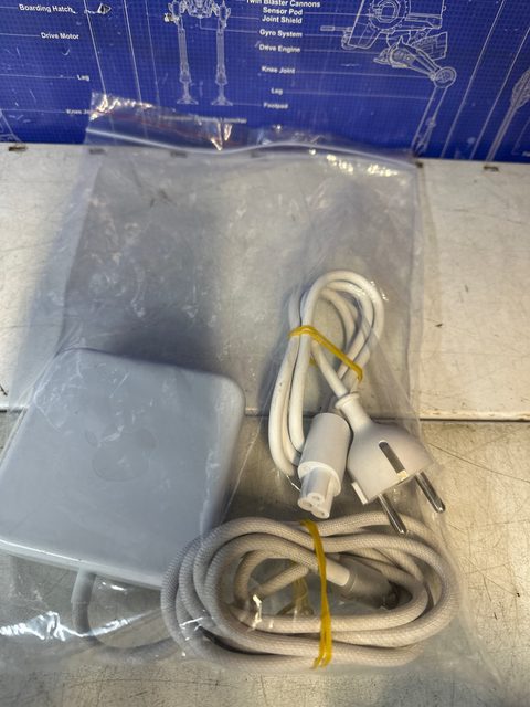 Chargeur Apple pour MacBook (bloc secteur + câble, prise EU)