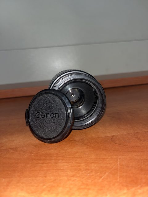 Objectif Canon avec bouchon