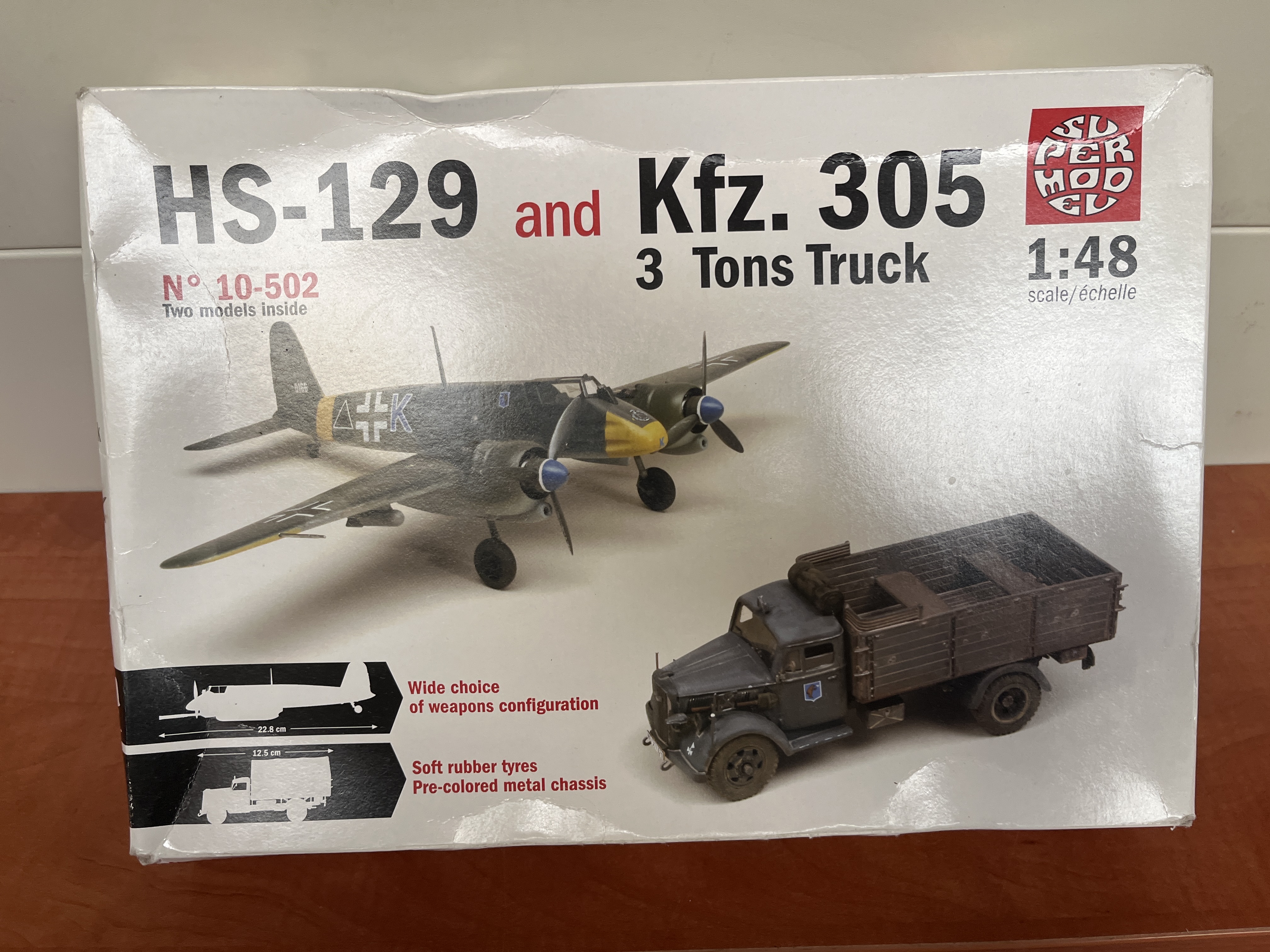 Super Model HS-129 & Kfz. 305 3 Tons Truck (1:48)