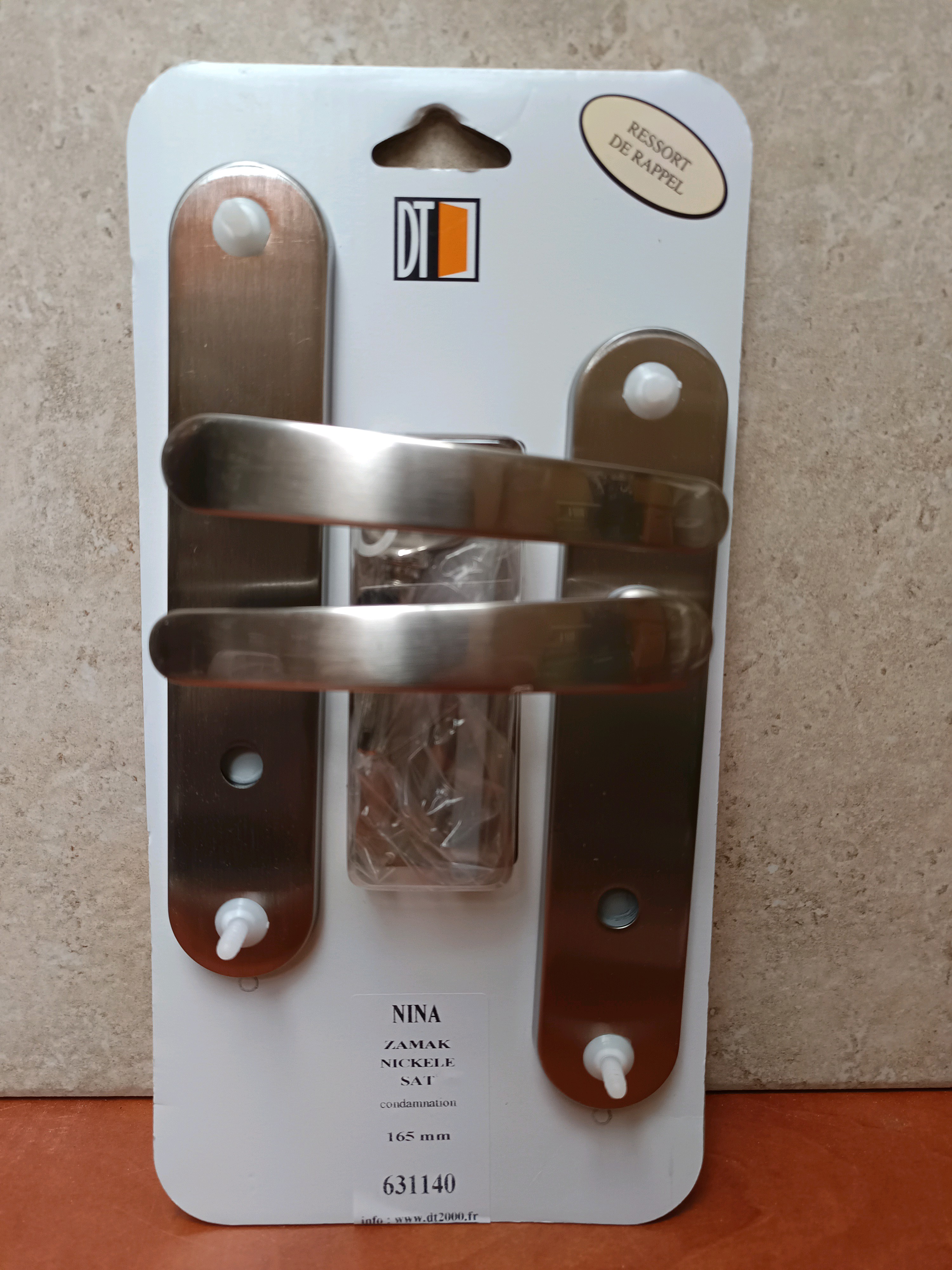 Poignées de porte sur plaque DT NINA nickel satiné zamak avec ressorts de rappel