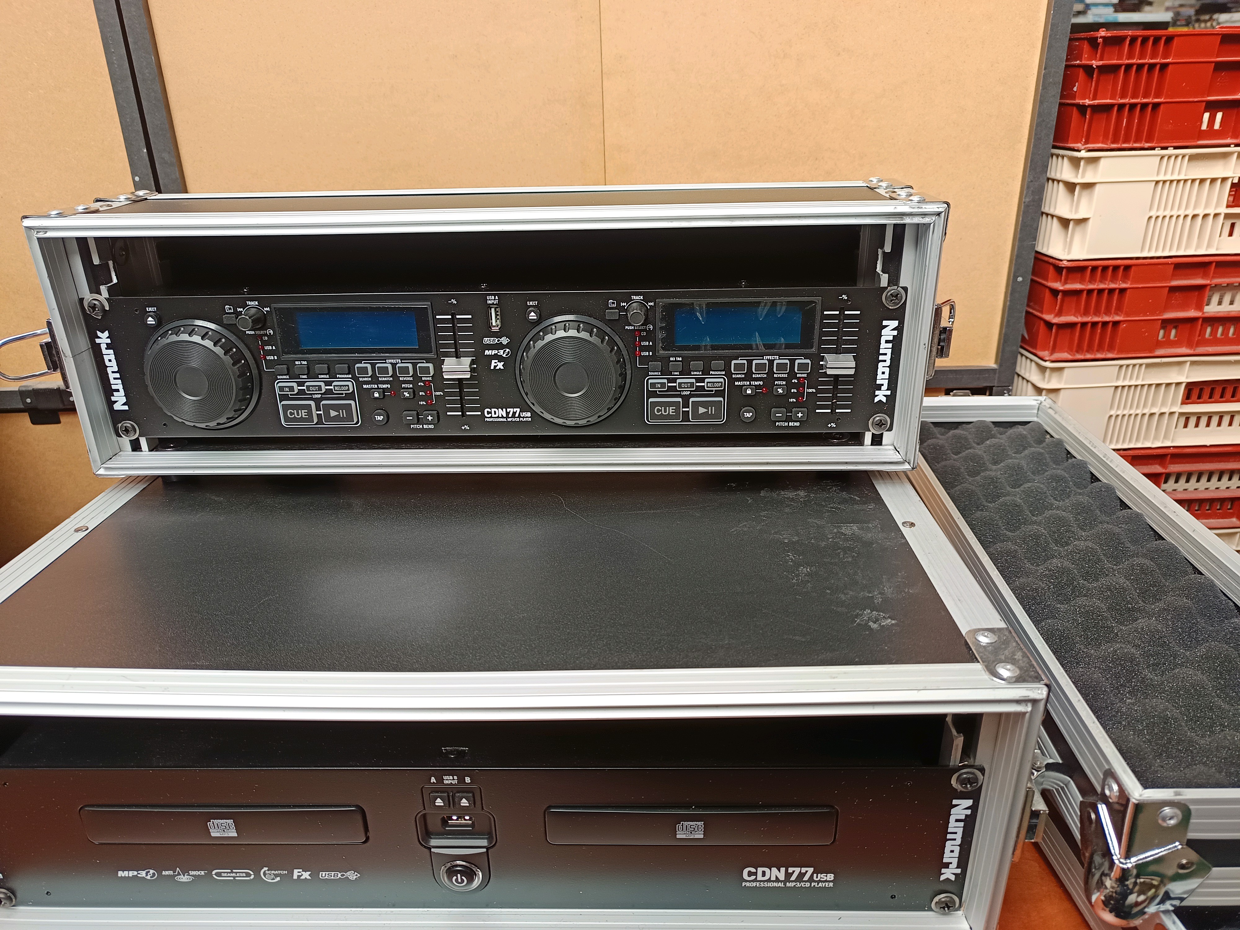 Numark CDN77USB platine double CD/USB DJ en rack