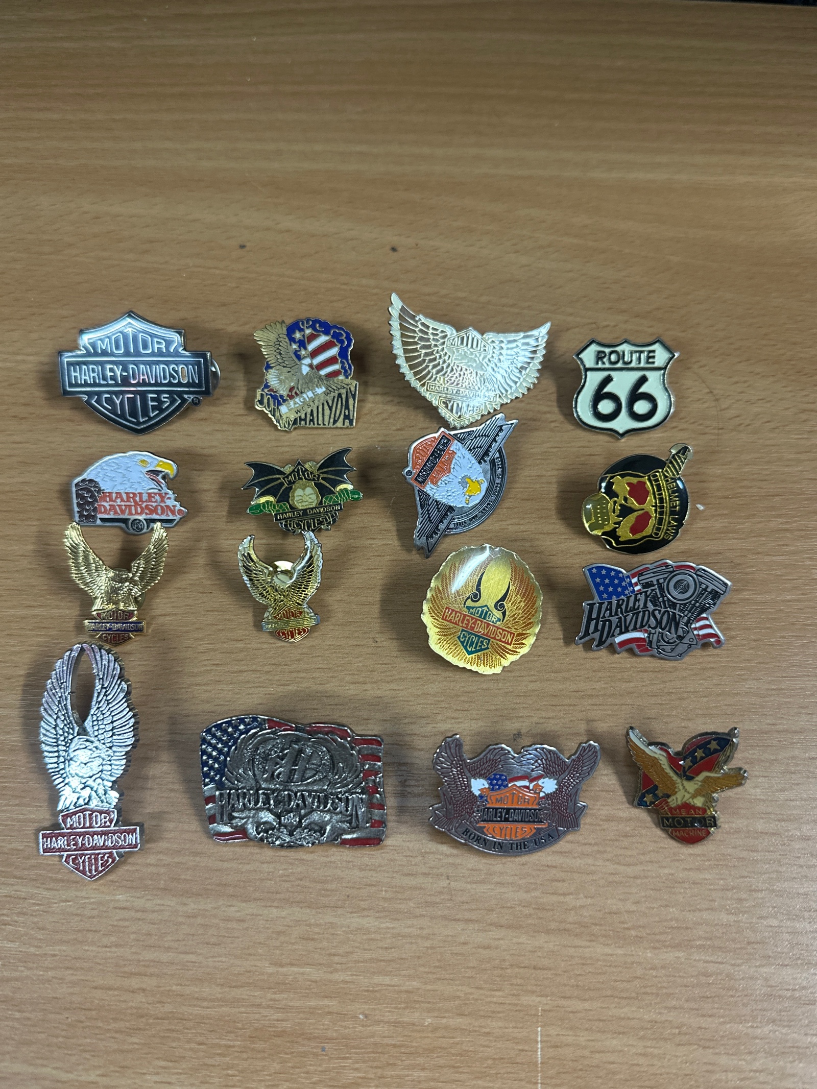 Lot de 16 pins Harley-Davidson