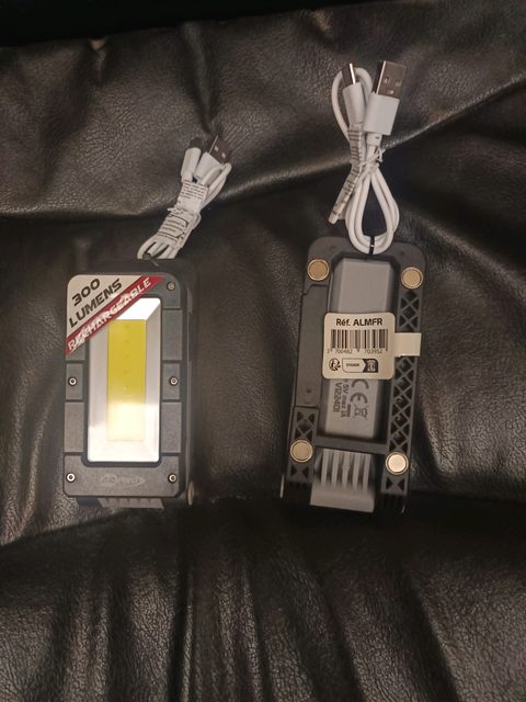 Lampe de travail LED COB 300 lumens rechargeable USB-C