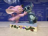 Figurine Disney Lilo & Stitch Angel et Stitch sur socle décoré — photo 1